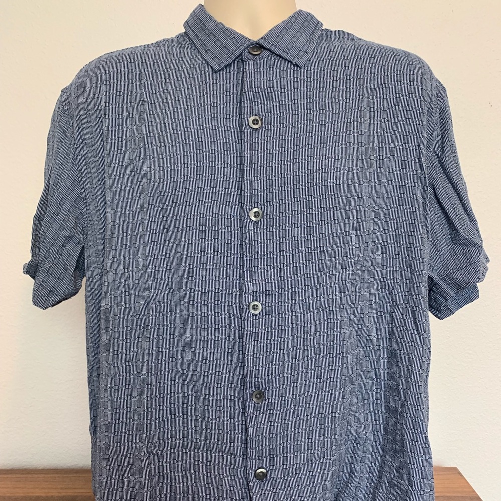 Tommy Bahama Button Down Short Sleeve Blue Shirt